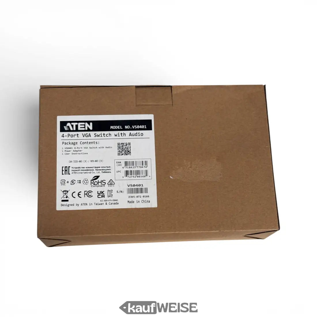 Brauner karton mit aten 4-port vga switch mit audio und rs-232 auf weißem aufkleber und barcode